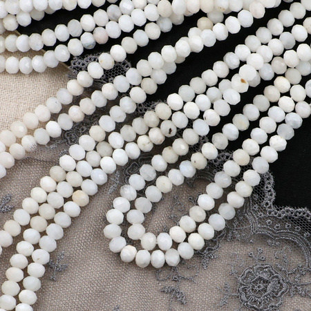 Kamień księżycowy oponka fasetowana 6x4mm [sznur 39cm]