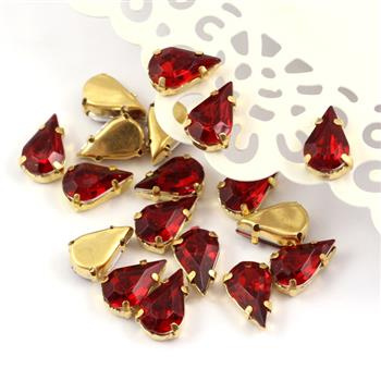 Kaboszon w oprawie łezka fasetowana c. czerwona 13x8mm