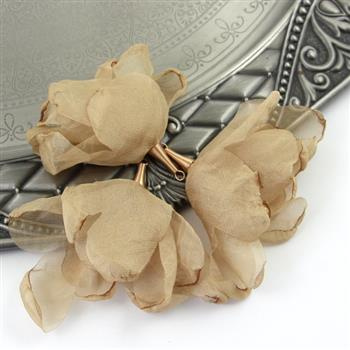 Szyfonowy kwiatek w tulejce beżowy 80mm