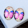 Kaboszon szklany z motylem owal różowy 25x18mm