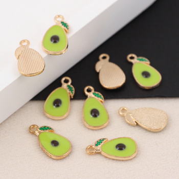 Zawieszka złota emaliowana awokado 18x9mm