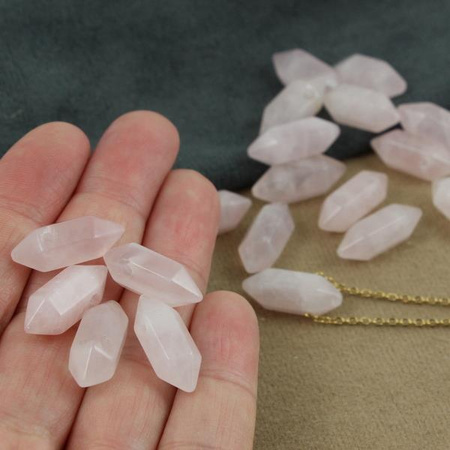 Kwarc różowy zawieszka grot 20x9mm