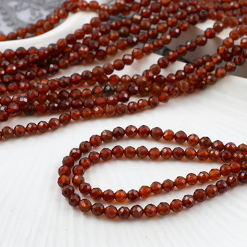 Granat/hessonit kula fasetowana 4mm [sznur 38cm]