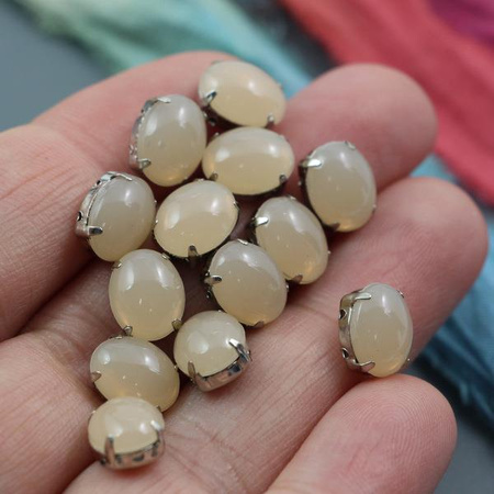 Kaboszon w oprawie owal beżowy 10x8mm