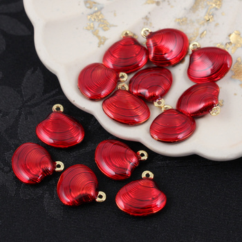 Zawieszka muszla mosiądz złocony emalia czerwona metaliczna 14mm