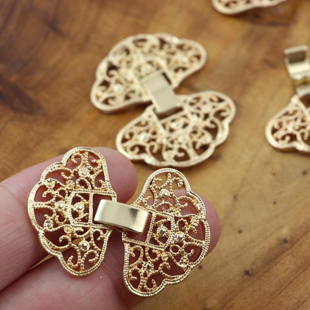 Zapięcie typu zegarkowego złote ażurowe 50x35mm