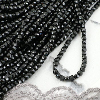Spinel czarny kostka fasetowana 4mm [sznur 38cm]