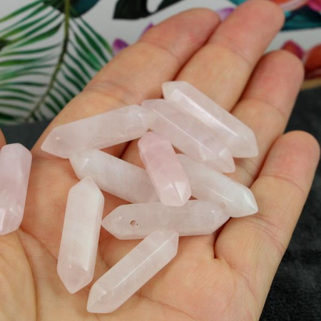 Kwarc różowy zawieszka grot 32x9mm