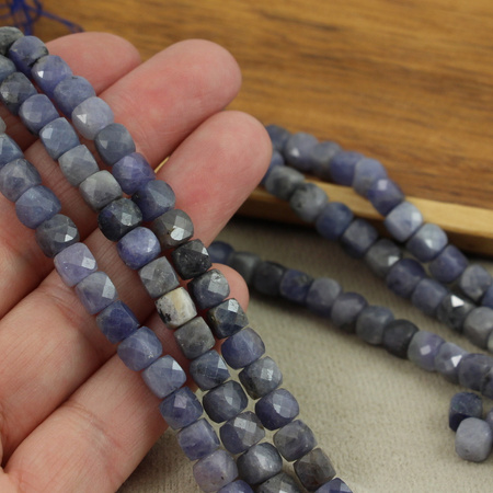 Tanzanit kostka fasetowana 6mm