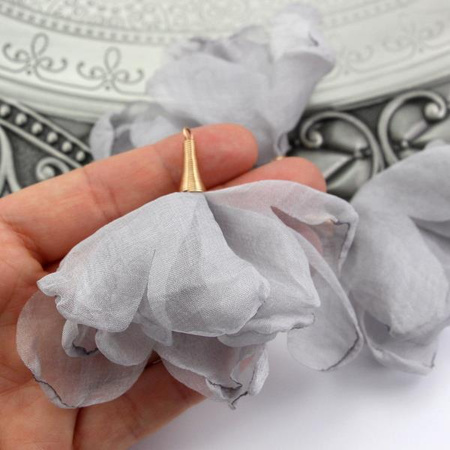 Szyfonowy kwiatek w tulejce szary 80mm