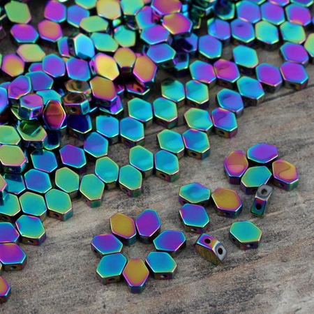 Hematyt romb fioletowo-zielony dwudziurkowy 7x5,5mm