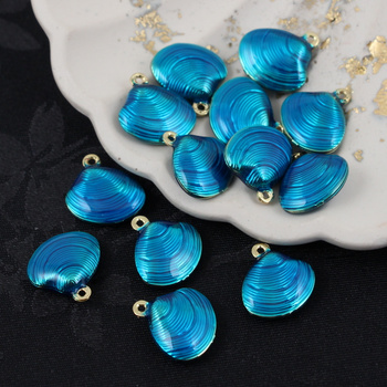 Zawieszka muszla mosiądz złocony emalia niebieska metaliczna 14mm