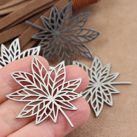 Zawieszka-łącznik ażurowy liść stal szlachetna 40x37mm