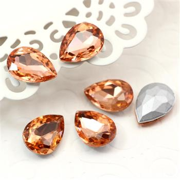 Kaboszon szklany łezka fasetowana brzoskwiniowa 18x13mm