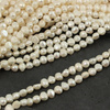 Perła słodkowodna biała nieregularna 6-7mm [sznur 35cm]