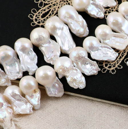 Perła słodkowodna baroque biała 25x10mm