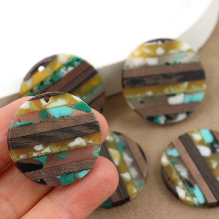 Zawieszka z drewna i żywicy moneta paski 29mm