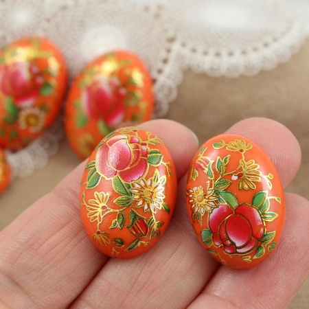 Kaboszon z żywicy pomarańczowy w kwiaty owal 25x18mm