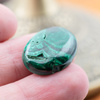 Kaboszon malachit naturalny owal 25x18mm II gat.