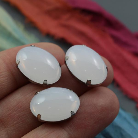 Kaboszon w oprawie owal opal 18x13mm