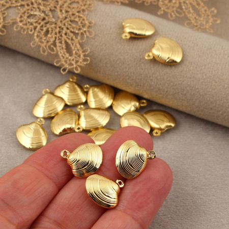 Zawieszka muszla mosiądz złocony 13mm