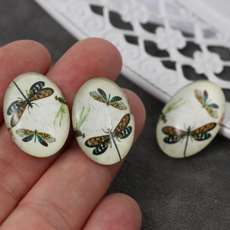 Kaboszon szklany z grafiką ważki owal 25x18mm