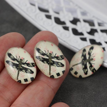 Kaboszon szklany z grafiką ważki owal 25x18mm