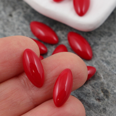 Kaboszon szklany Dk Opaque Red wrzeciono 15x7mm