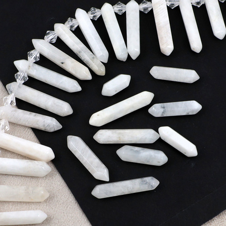 Kamień księżycowy zawieszka grot 25-33mm