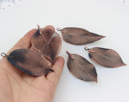 Ozdobny duży liść ażurowy miedziany