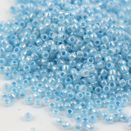 Toho Round 8/0 Ceylon Forget-Me-Not [10g]