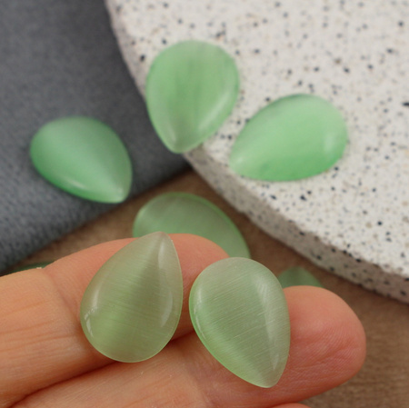 Kaboszon kocie oko łezka zielona 18x13mm