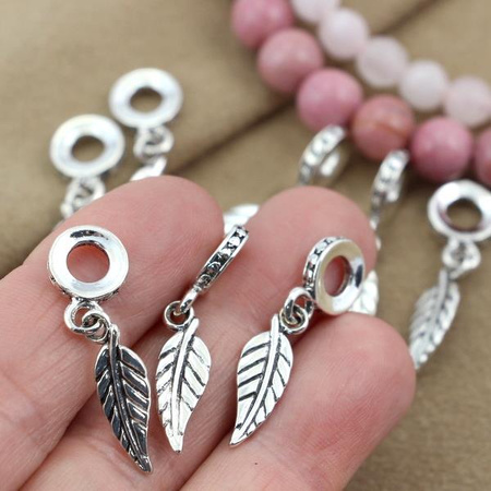 Zawieszka metalowa z podwieszką liść srebrny 30mm