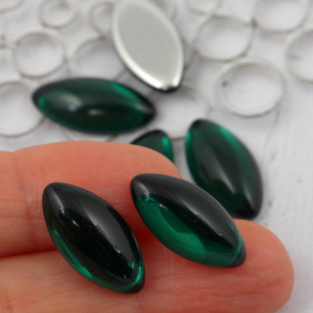 Kaboszon szklany Dk. Emerald - Silver Foiled wrzeciono 20x10mm