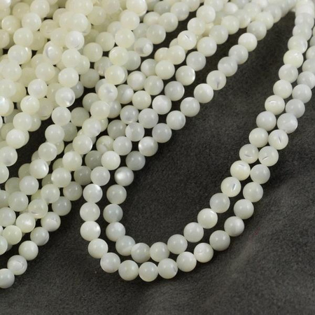Muszla kremowa kula gładka 3,5mm [sznur 40cm]