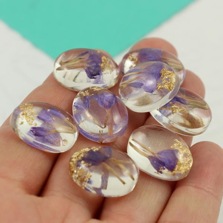 Kaboszon z żywicy zatopione kwiaty owal 20x16mm