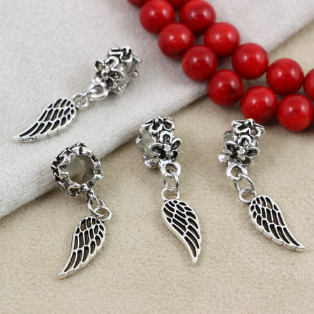 Zawieszka metalowa z krawatką skrzydło srebrne 15x6mm