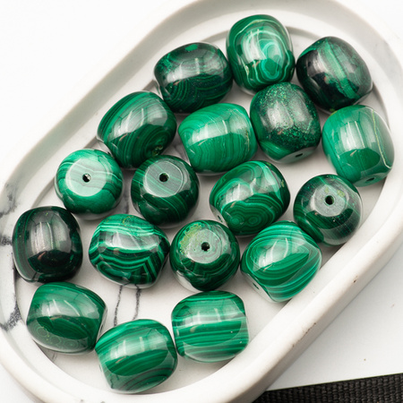 Malachit beczka 20x18mm ze skazami