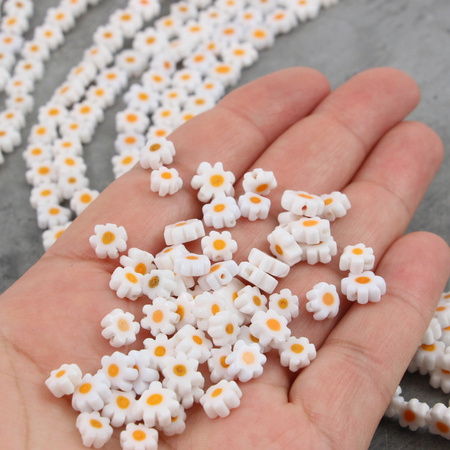 Koraliki szklane kwiatki 8mm białe