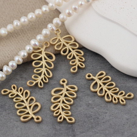 Zawieszka metalowa ażurowa gałązka złota HQ 23x11mm