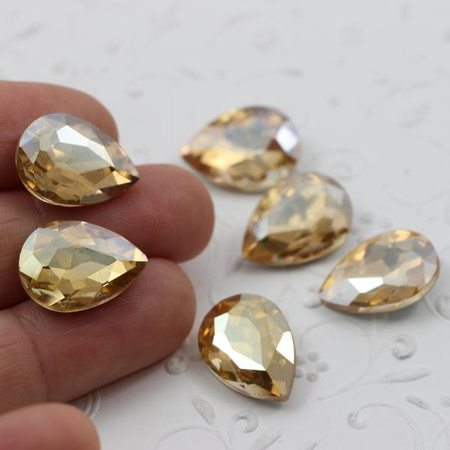 Kaboszon szklany łezka fasetowana golden shadow 18x13mm