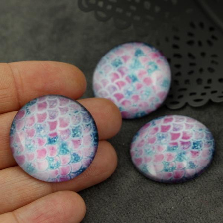 Kaboszon szklany z grafiką łuska węża moneta 30mm