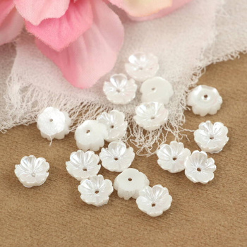 Akrylowe kwiatki białe 8mm [10szt]