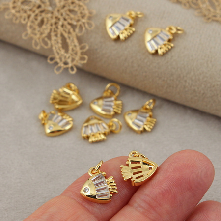 Zawieszka ryba mosiądz złocony z cyrkoniami 12x11mm