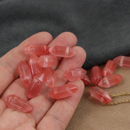 Kwarc malinowy zawieszka grot 20x9mm