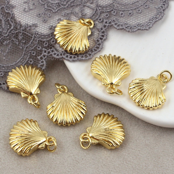 Zawieszka muszla mosiądz złocony 15mm