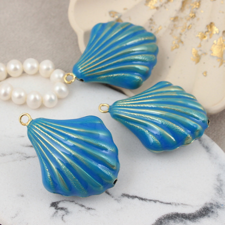 Zawieszka muszla mosiądz złocony emalia niebieska 41mm