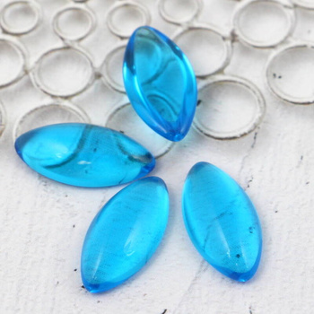 Kaboszon szklany Aquamarine wrzeciono 20x10mm