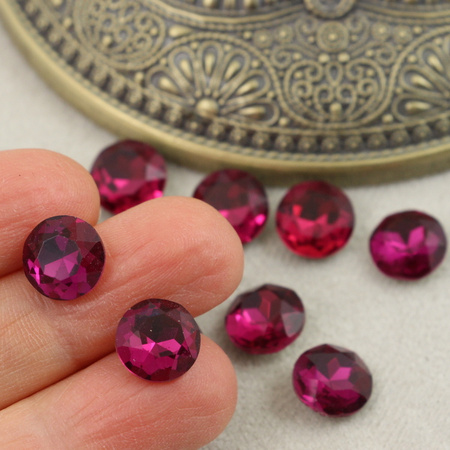 Kaboszon szklany moneta stożkowa fasetowana chaton Fuchsia 10mm