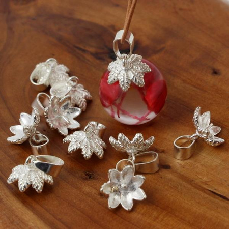 Metalowy zaczep kwiatek z krawatką j.srebrny 12mm